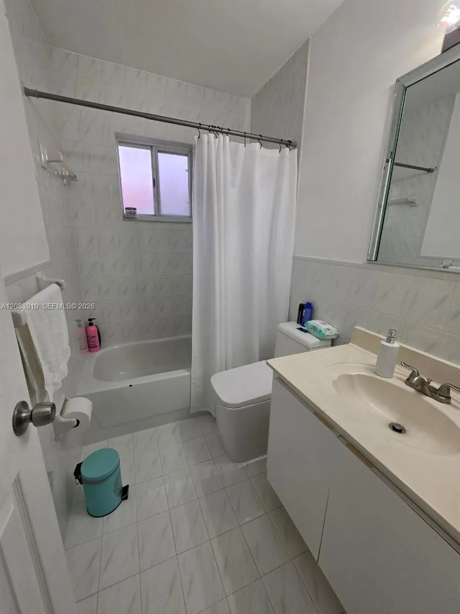 10101 W Okeechobee Rd #10-202 Hialeah Gardens, FL 33016