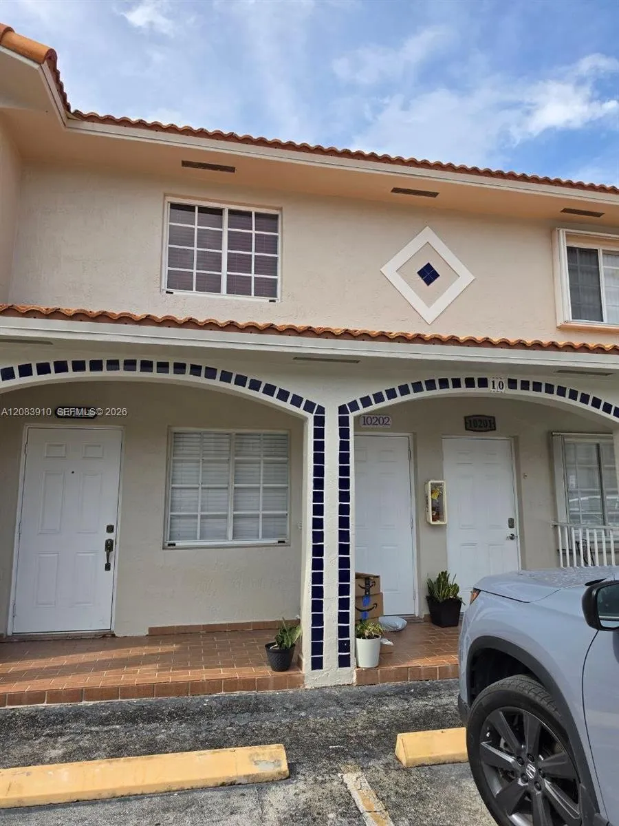 10101 W Okeechobee Rd #10-202 Hialeah Gardens, FL 33016