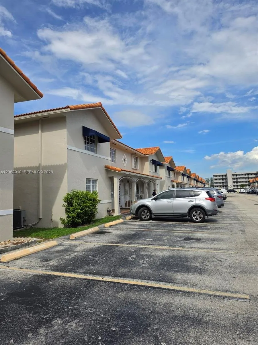 10101 W Okeechobee Rd #10-202 Hialeah Gardens, FL 33016