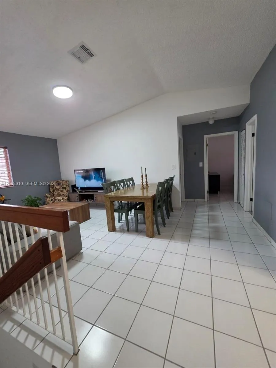 10101 W Okeechobee Rd #10-202 Hialeah Gardens, FL 33016