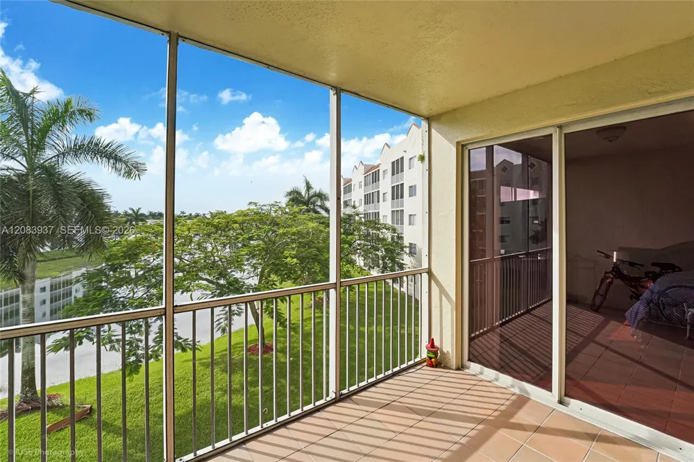 10710 NW 66th St #313 Doral, FL 33178