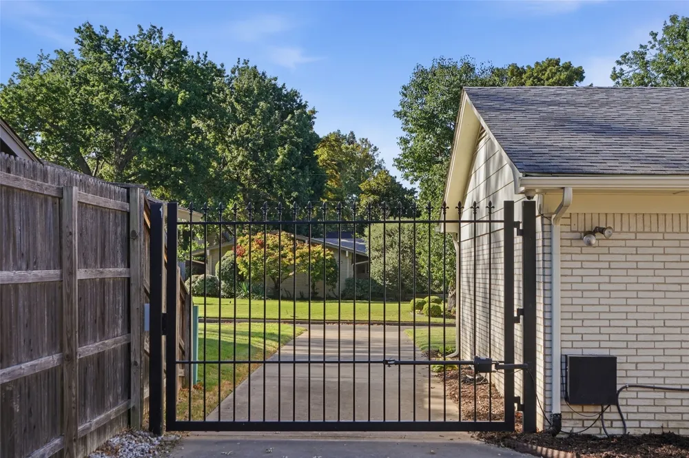3637 E 48th Place Tulsa, OK 74135