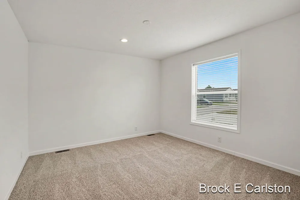 1283 E Ellis Road #27 Norton Shores City, MI 49441