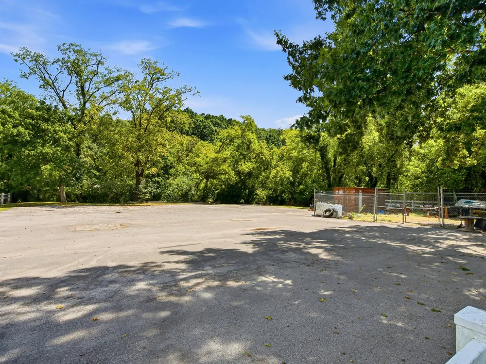 1063 Louisville Hwy Goodlettsville, TN 37072