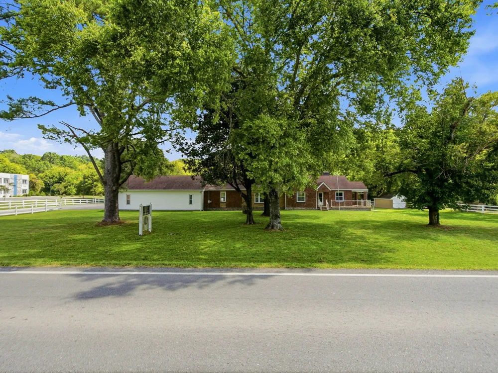 1063 Louisville Hwy Goodlettsville, TN 37072