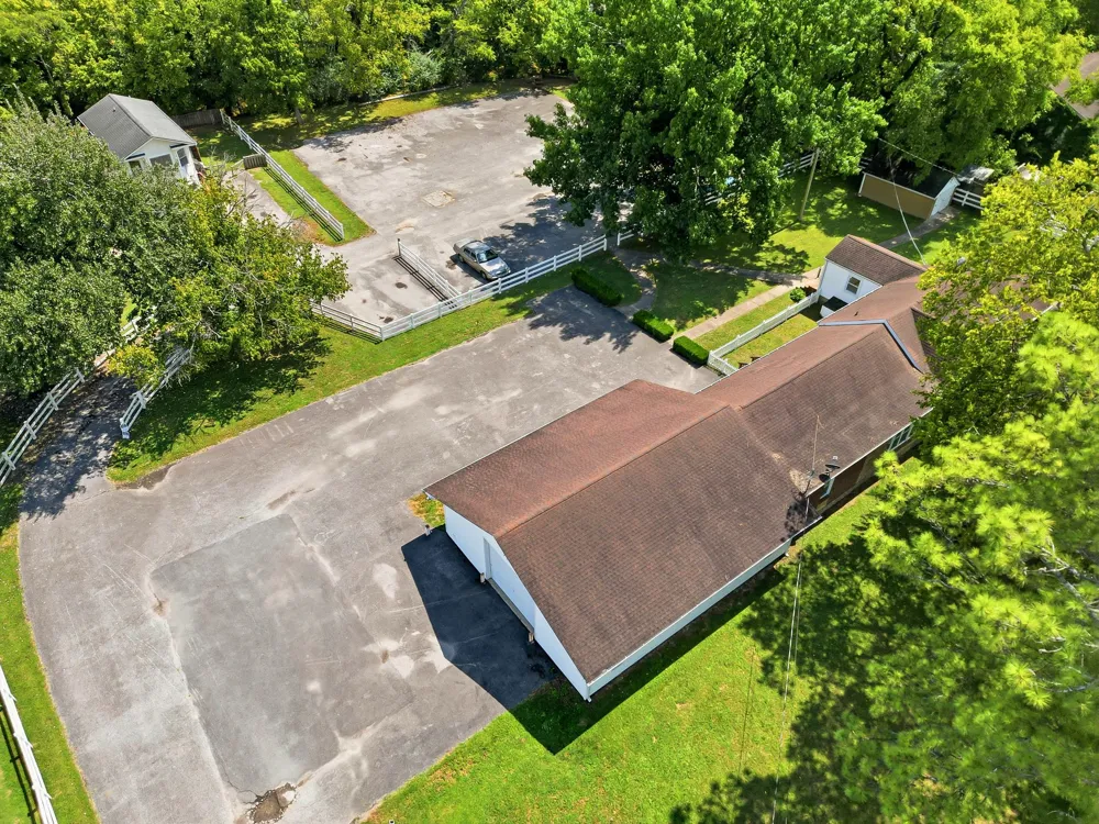 1063 Louisville Hwy Goodlettsville, TN 37072