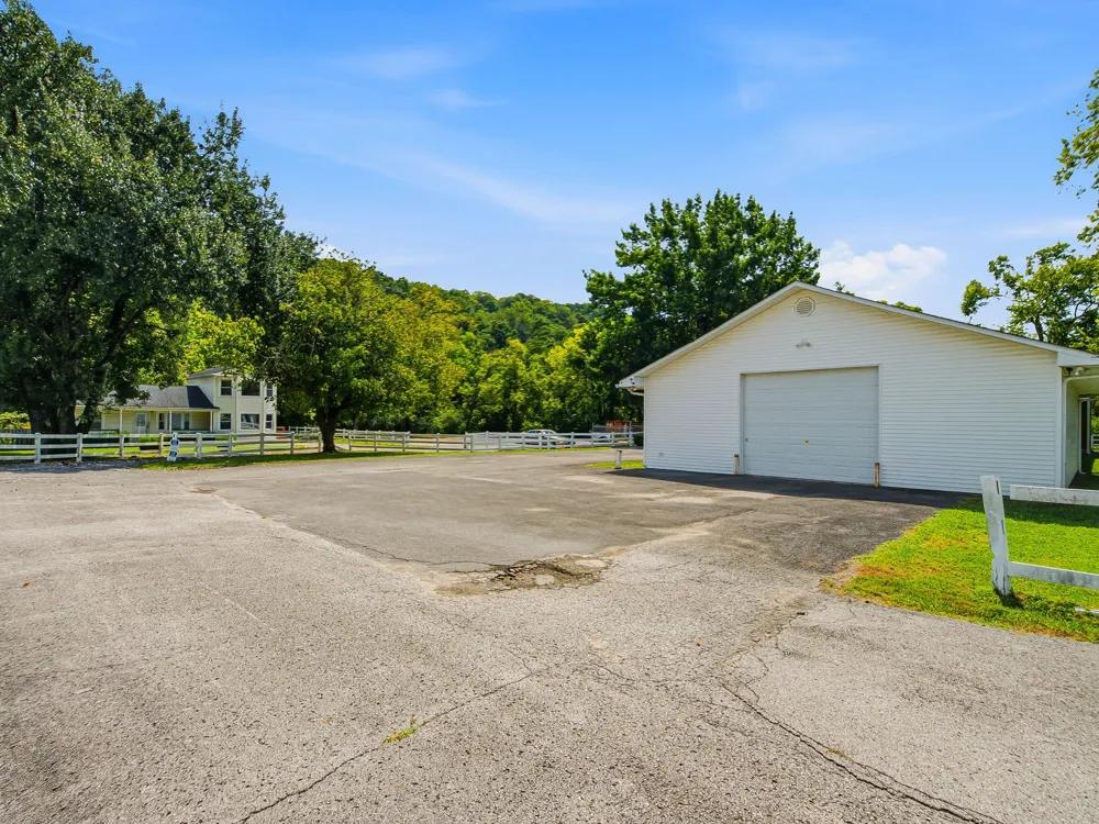 1063 Louisville Hwy Goodlettsville, TN 37072