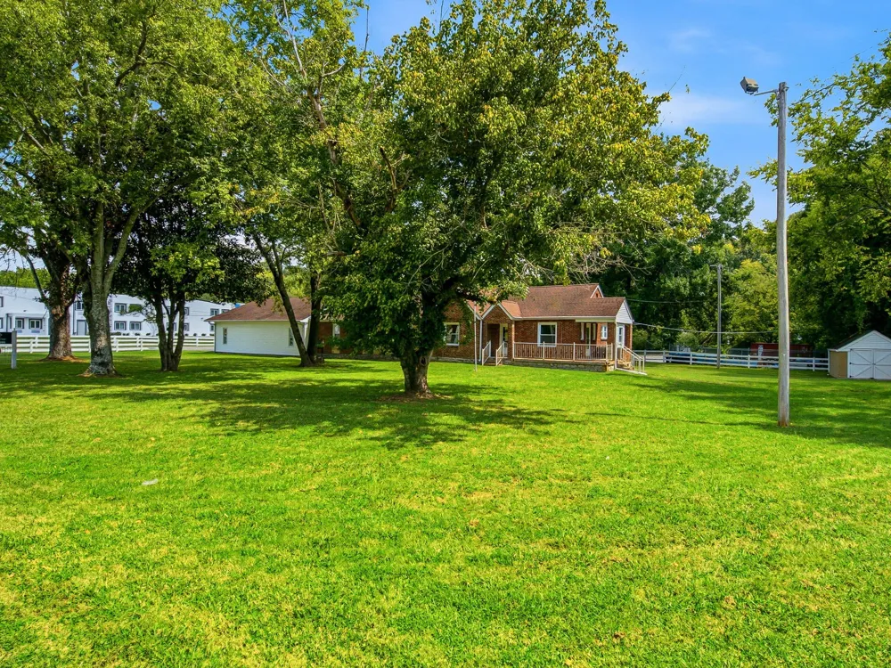 1063 Louisville Hwy Goodlettsville, TN 37072