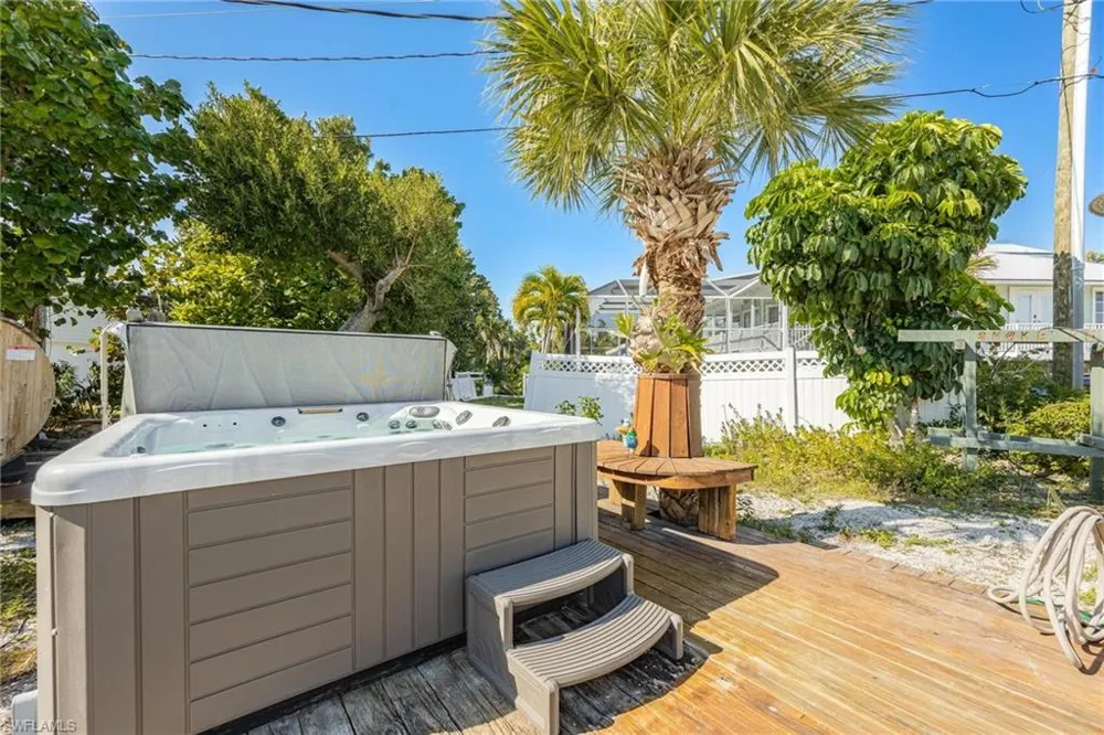 434 Lagoon Drive Sanibel, FL 33957
