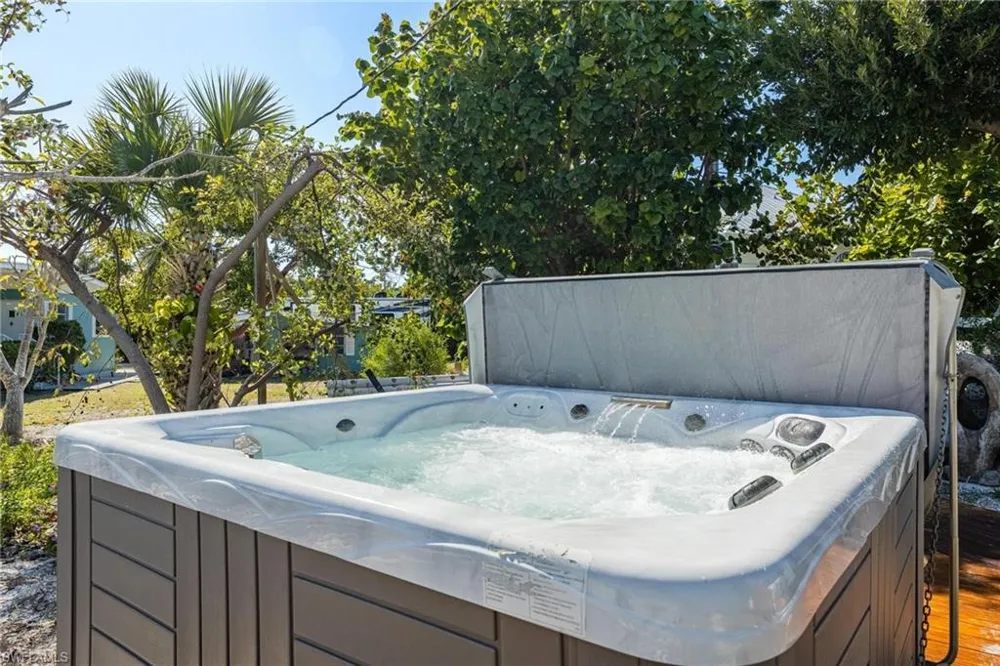 434 Lagoon Drive Sanibel, FL 33957