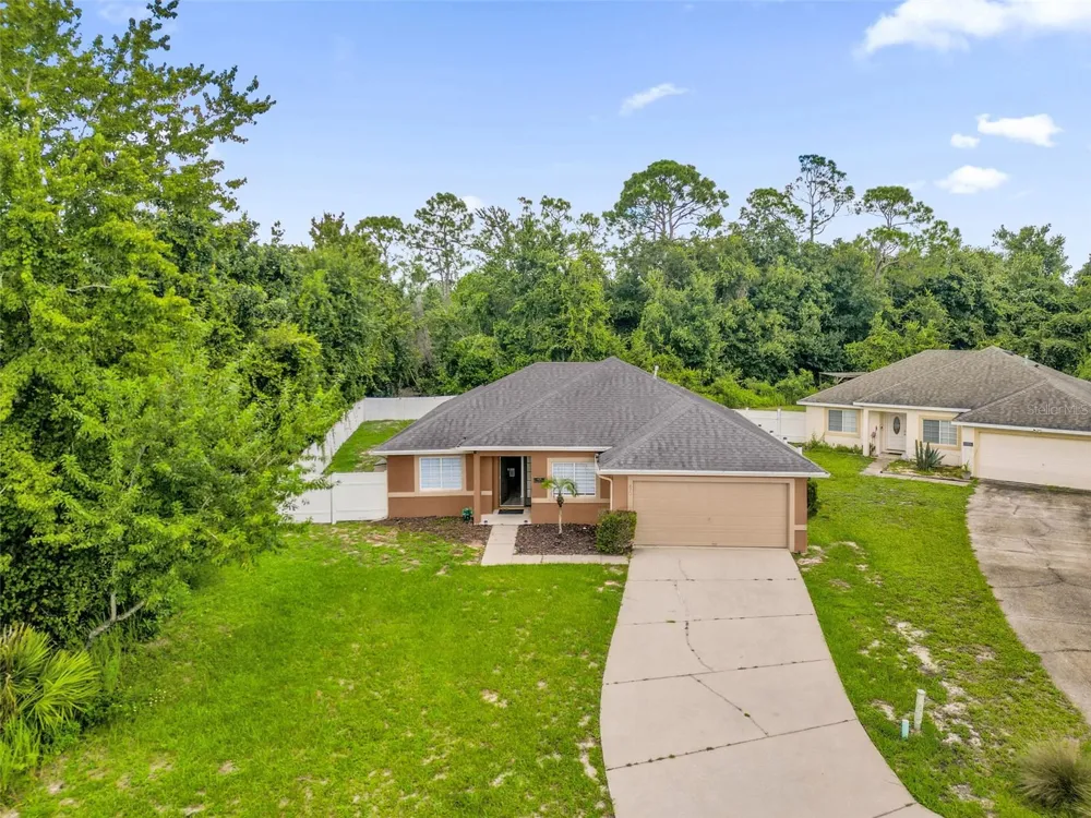 470 PARADISE WOODS COURT Davenport, FL 33896