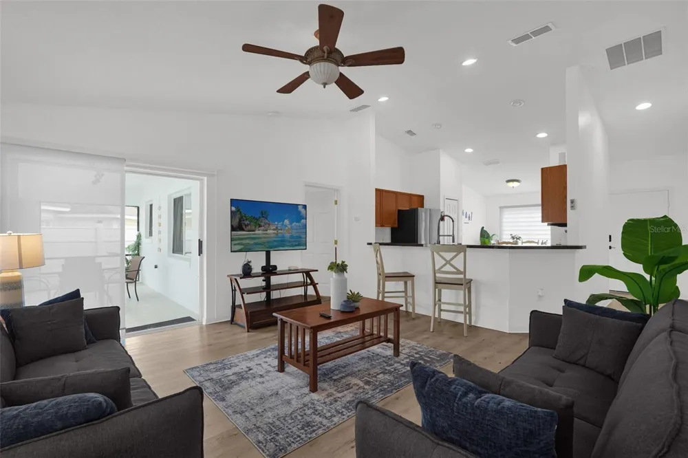 470 PARADISE WOODS COURT Davenport, FL 33896