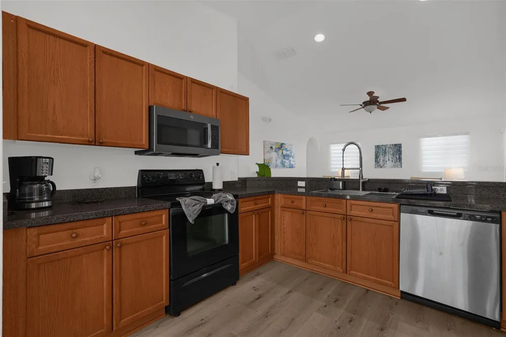 470 PARADISE WOODS COURT Davenport, FL 33896