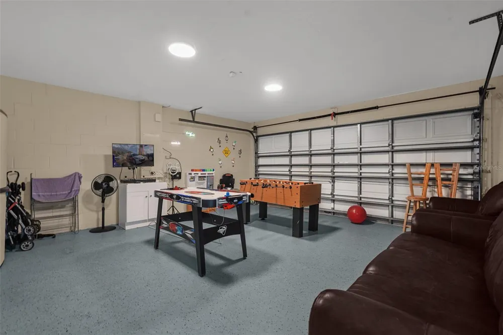 470 PARADISE WOODS COURT Davenport, FL 33896