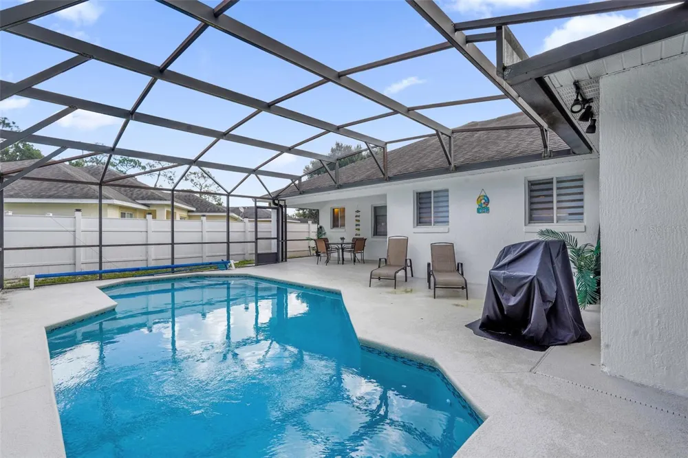 470 PARADISE WOODS COURT Davenport, FL 33896