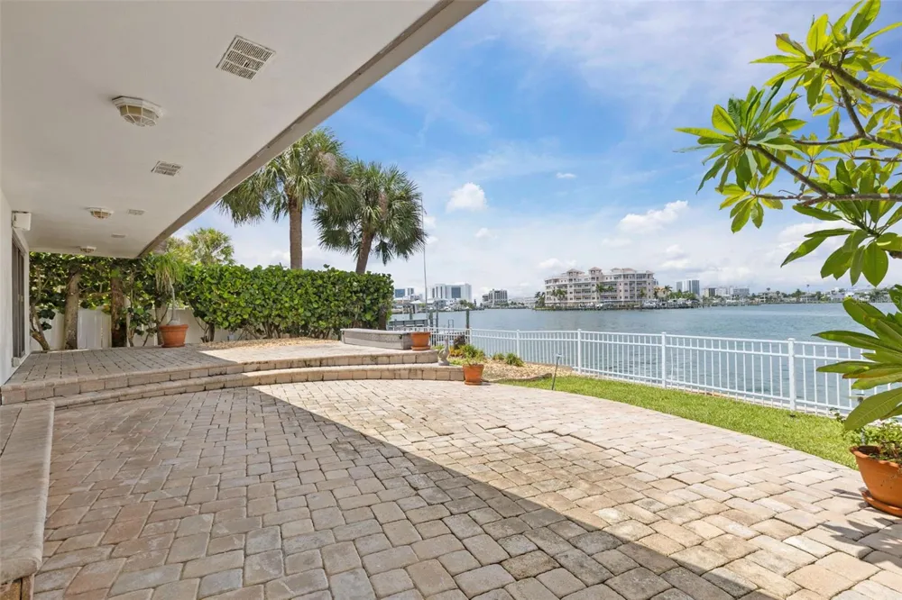 290 BAYSIDE DRIVE Clearwater, FL 33767