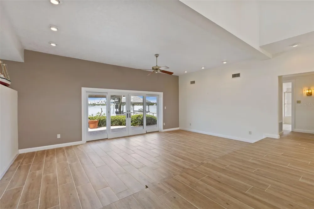 290 BAYSIDE DRIVE Clearwater, FL 33767