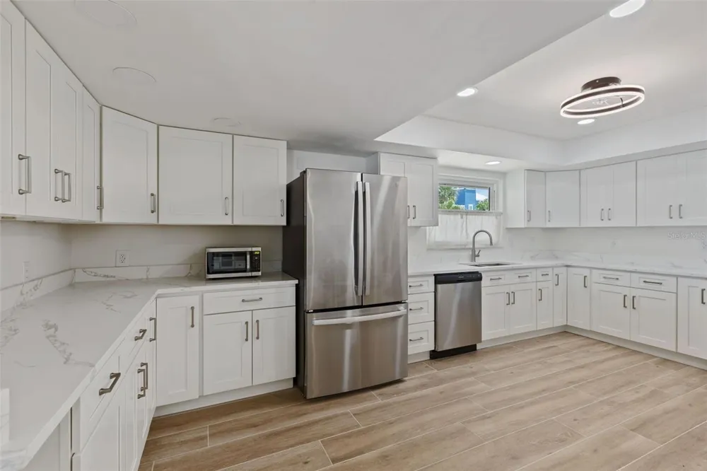 290 BAYSIDE DRIVE Clearwater, FL 33767