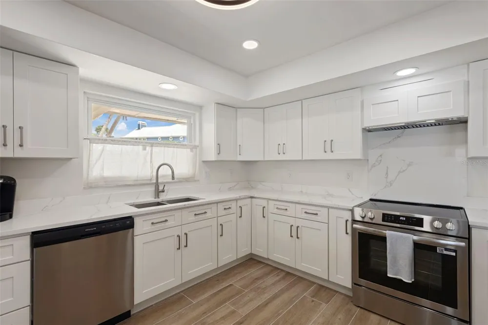 290 BAYSIDE DRIVE Clearwater, FL 33767