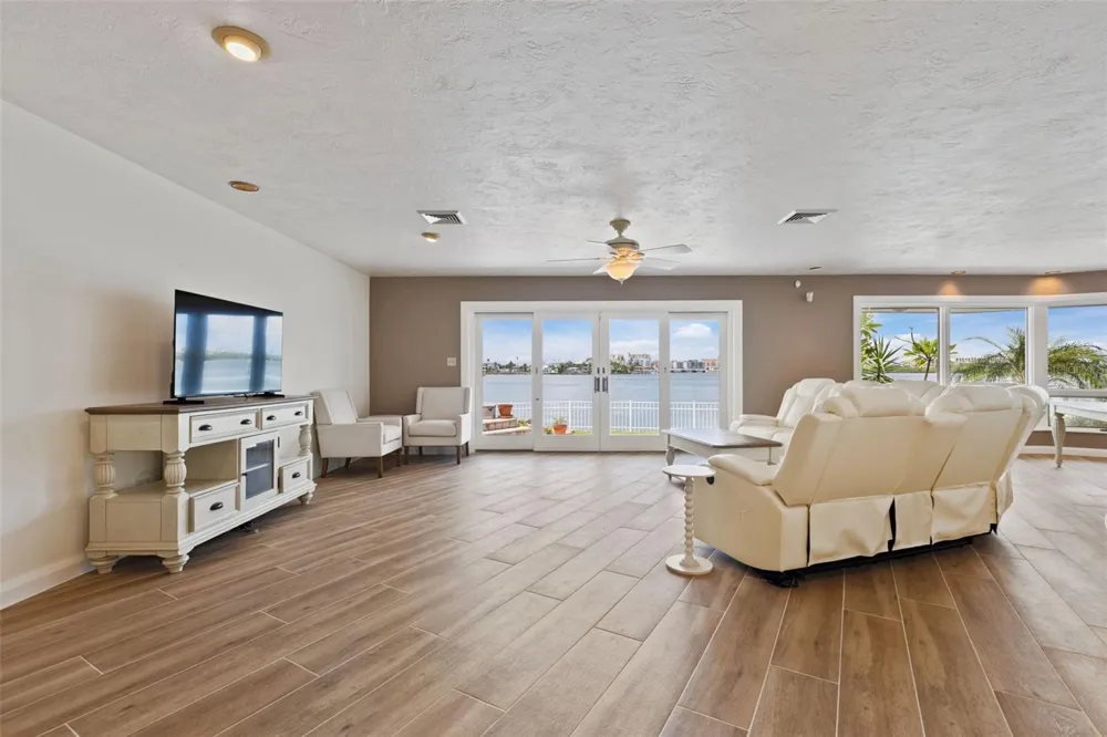 290 BAYSIDE DRIVE Clearwater, FL 33767