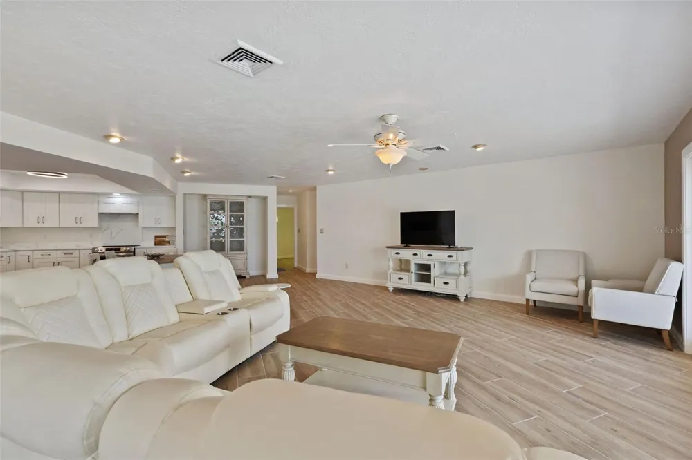290 BAYSIDE DRIVE Clearwater, FL 33767