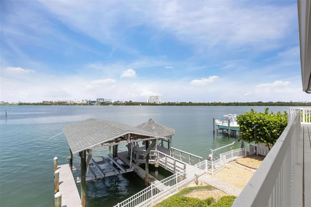 290 BAYSIDE DRIVE Clearwater, FL 33767