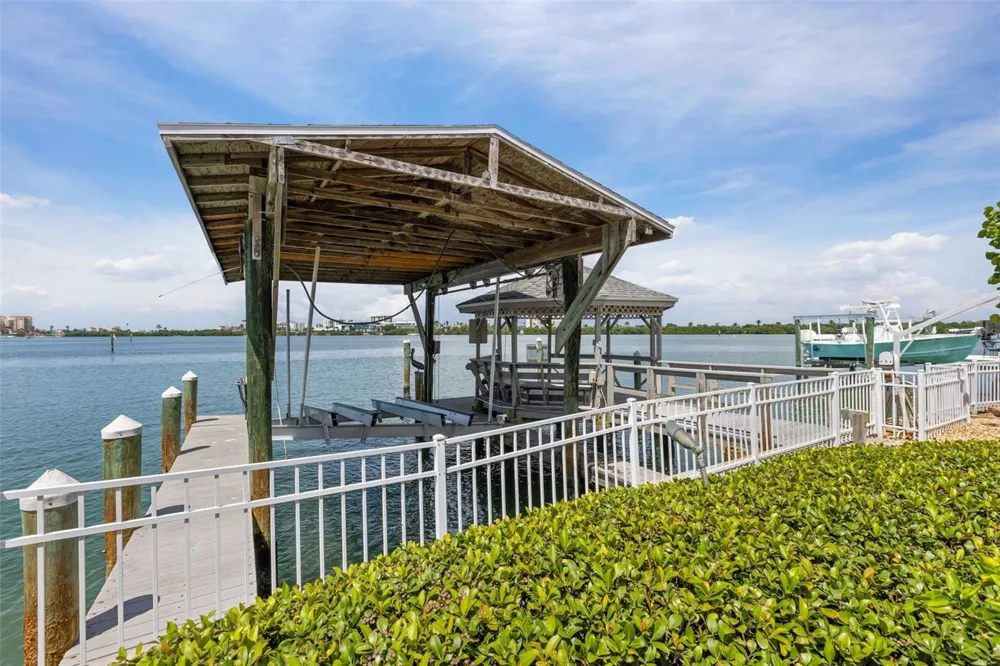 290 BAYSIDE DRIVE Clearwater, FL 33767