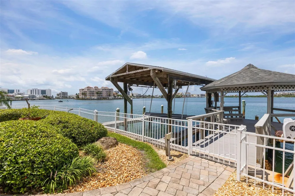 290 BAYSIDE DRIVE Clearwater, FL 33767