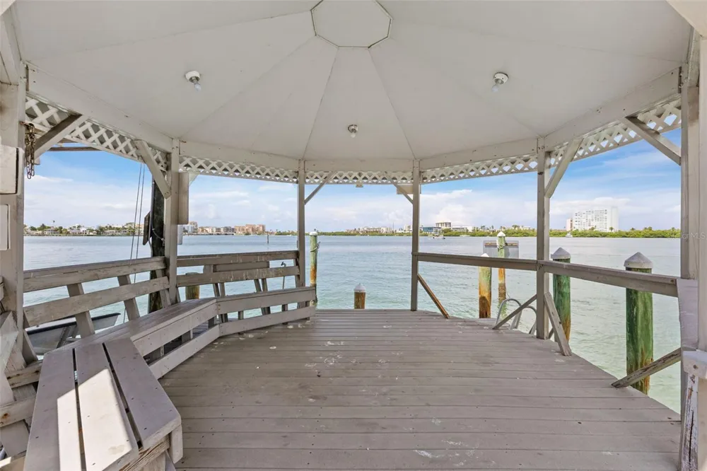 290 BAYSIDE DRIVE Clearwater, FL 33767