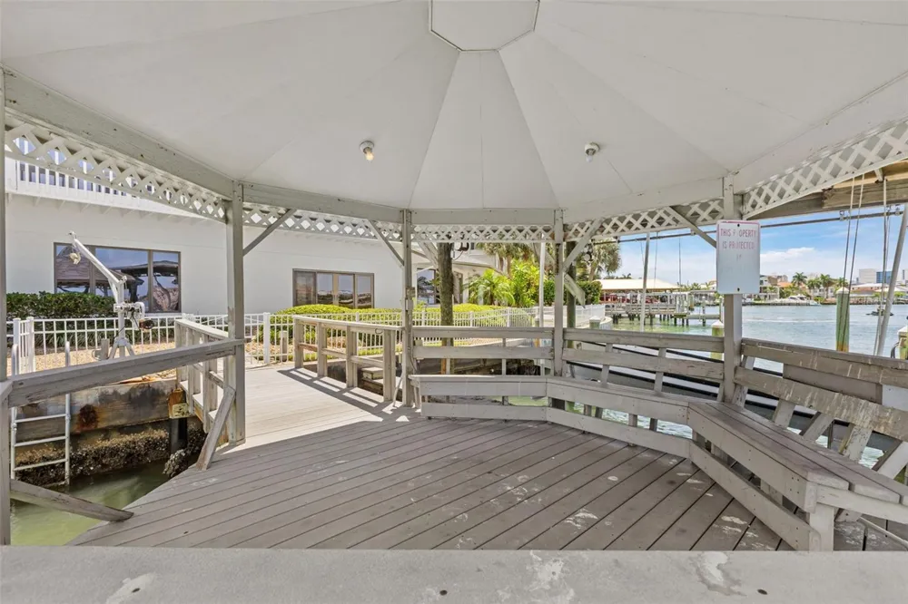 290 BAYSIDE DRIVE Clearwater, FL 33767