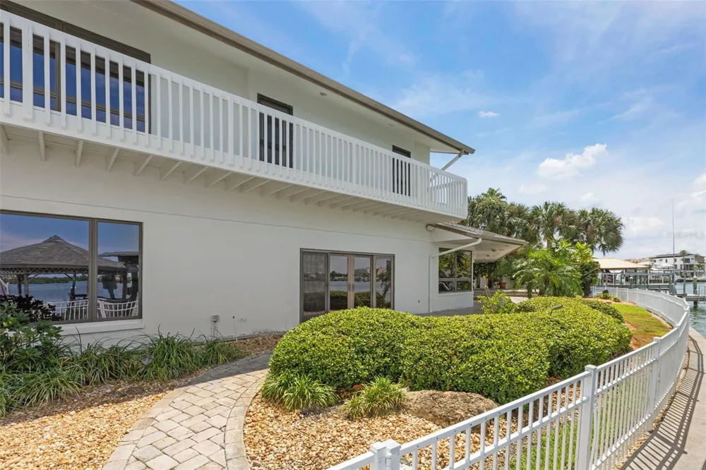 290 BAYSIDE DRIVE Clearwater, FL 33767