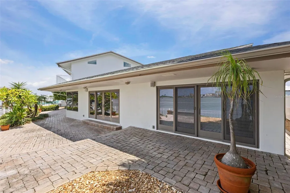 290 BAYSIDE DRIVE Clearwater, FL 33767