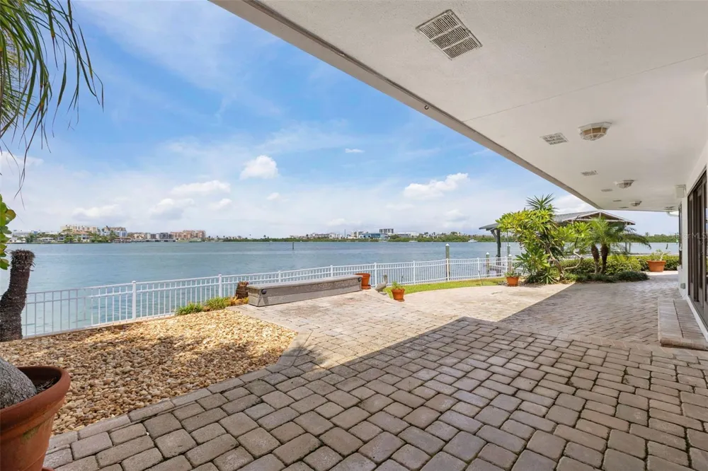 290 BAYSIDE DRIVE Clearwater, FL 33767