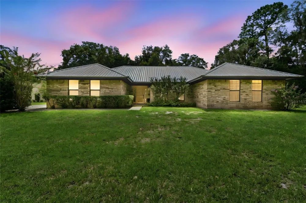 1530 W BERESFORD ROAD Deland, FL 32720