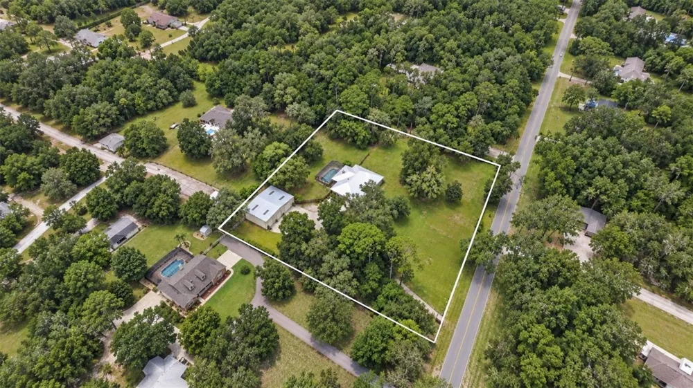 1530 W BERESFORD ROAD Deland, FL 32720