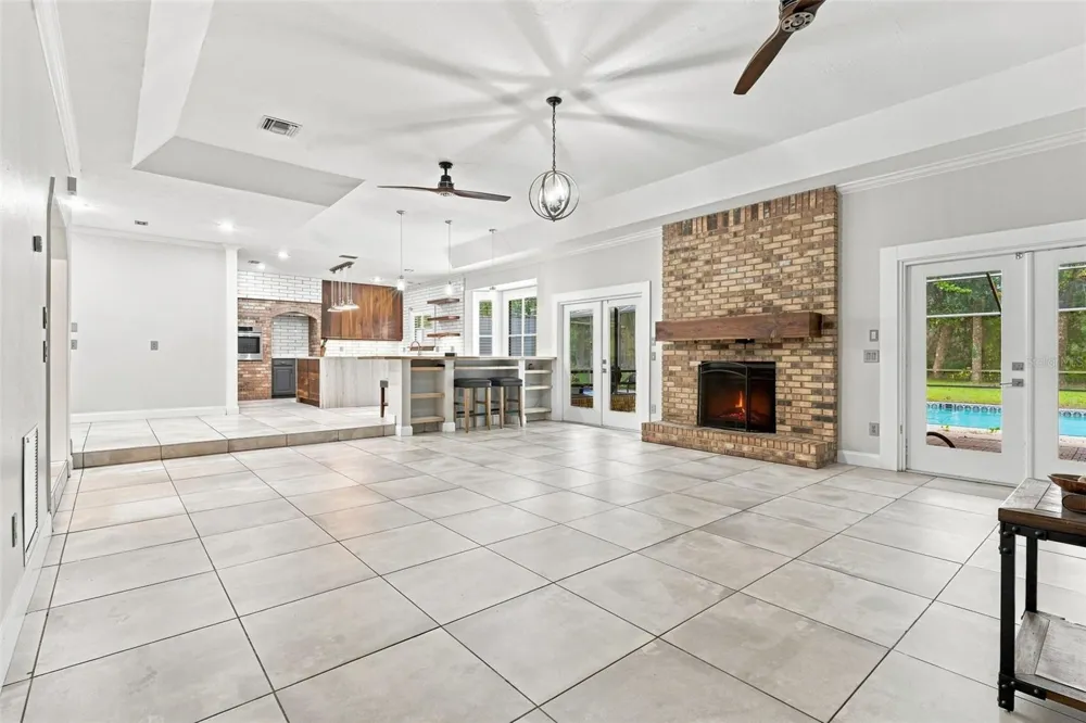 1530 W BERESFORD ROAD Deland, FL 32720