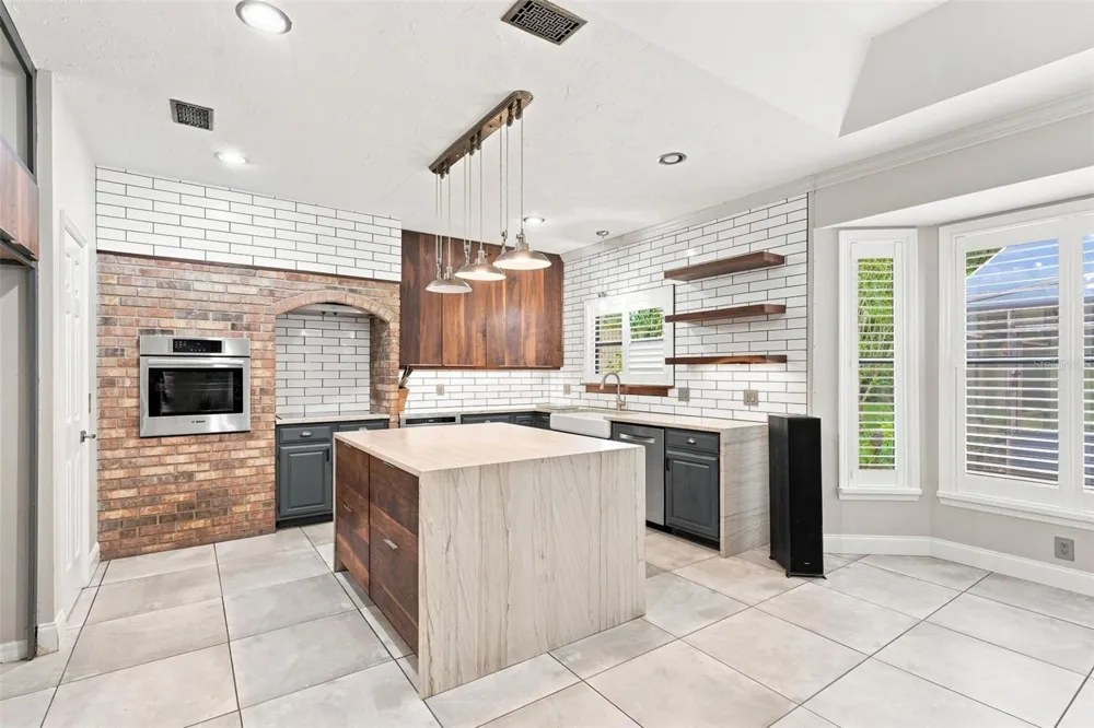 1530 W BERESFORD ROAD Deland, FL 32720