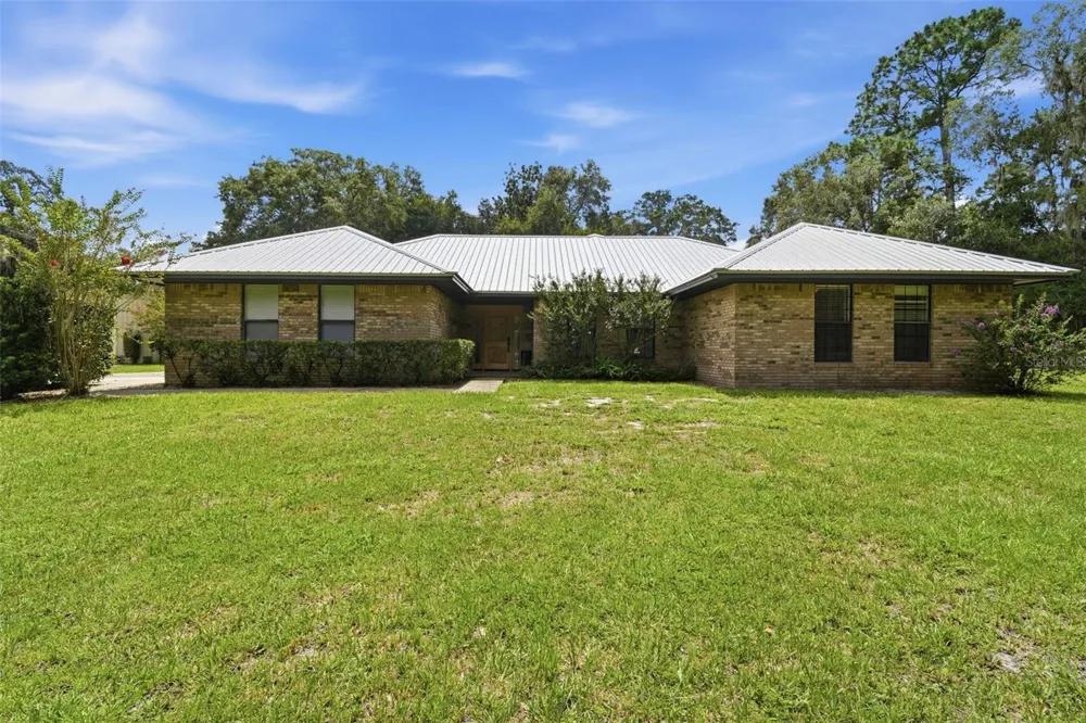 1530 W BERESFORD ROAD Deland, FL 32720
