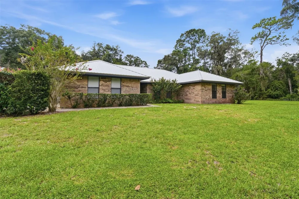 1530 W BERESFORD ROAD Deland, FL 32720