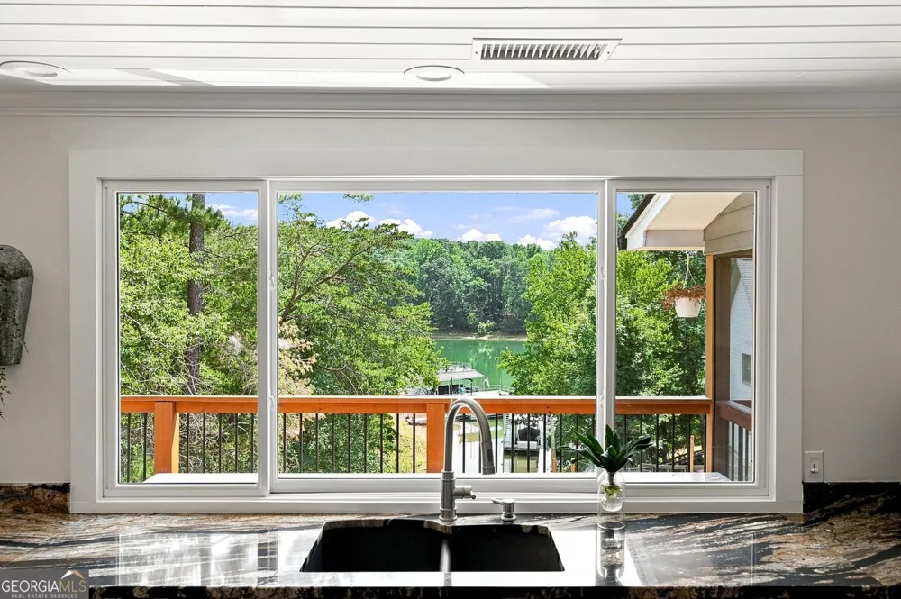8915 Bay LN Gainesville, GA 30506