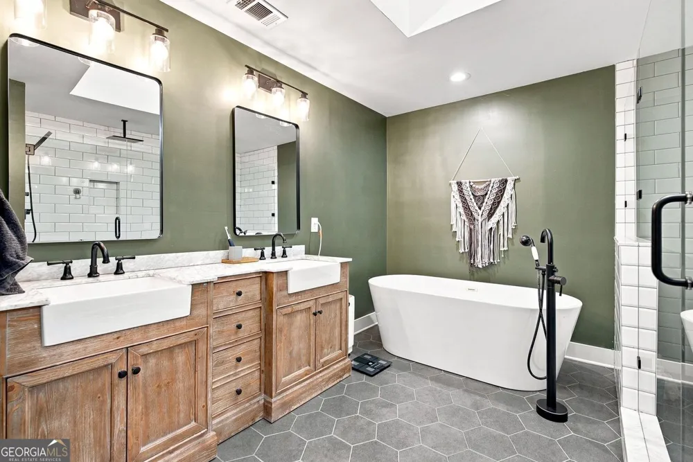 8915 Bay LN Gainesville, GA 30506