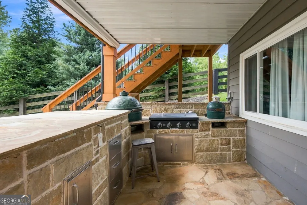8915 Bay LN Gainesville, GA 30506