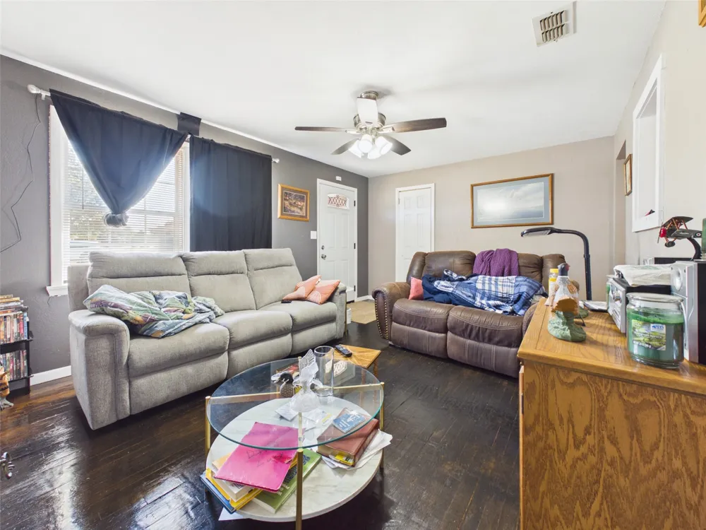 711 West Avenue Electra, TX 76360