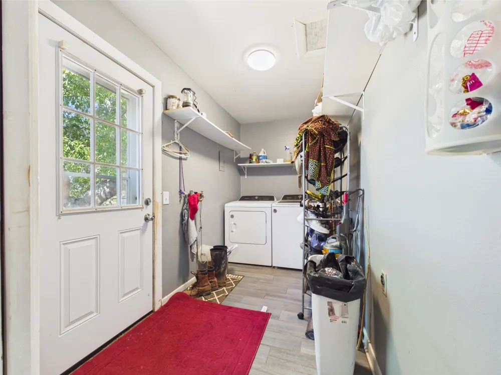 711 West Avenue Electra, TX 76360