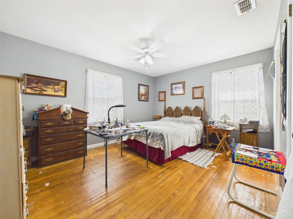711 West Avenue Electra, TX 76360