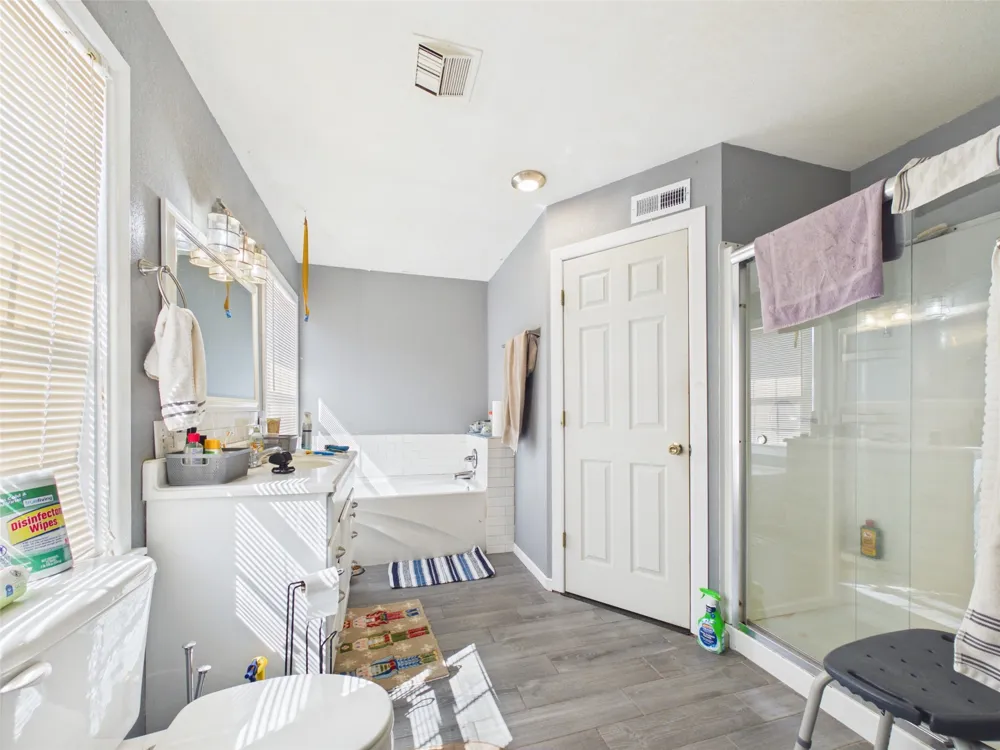 711 West Avenue Electra, TX 76360