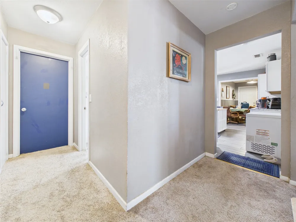 711 West Avenue Electra, TX 76360