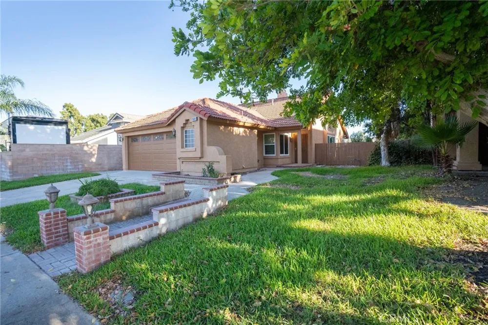 15061 Fuchsia Court Fontana, CA 92336