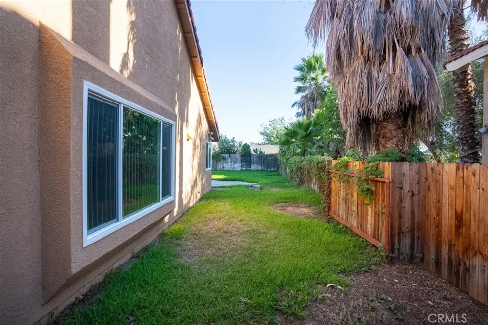 15061 Fuchsia Court Fontana, CA 92336