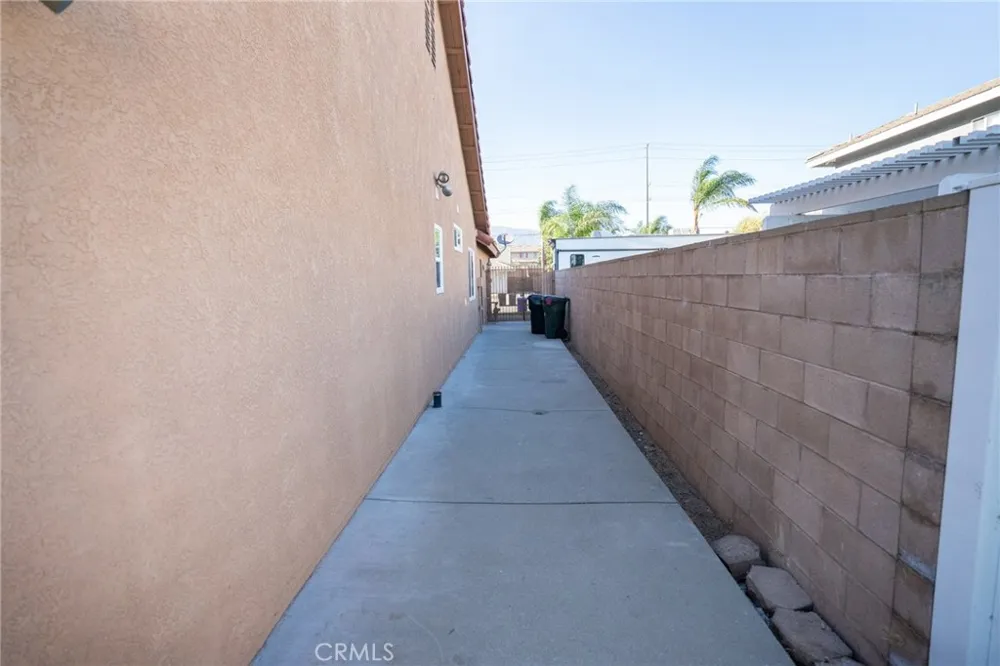 15061 Fuchsia Court Fontana, CA 92336